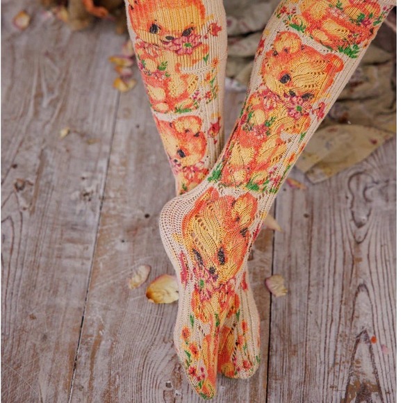 Magnolia Pearl Teddy Bear Floral Orange & Beige Knit Knee High Socks NWT - Picture 3 of 4